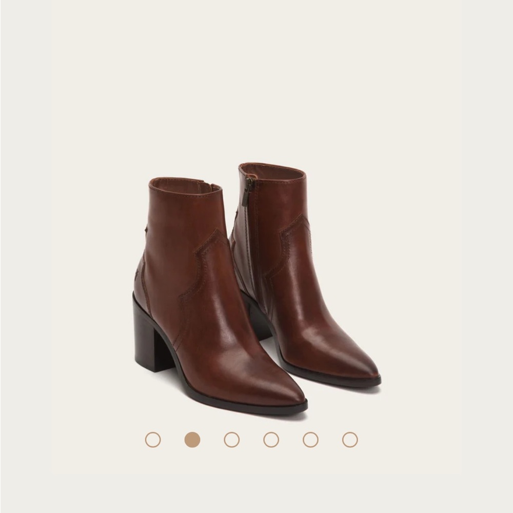 Frye Flynn Short Inside Zip boot in brown size 8.5